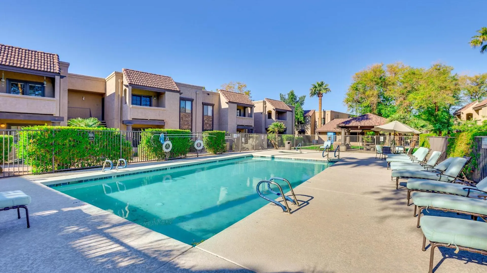 Pool And Hot Tub Access Cozy Condo In Scottsdale! 0*, Scottsdale